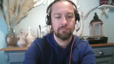 Snapshot of moi9876543210 chatting on 5, 3, 2026 Julien online show from 5, 3, 2026