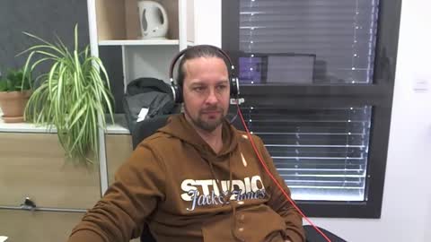 Snapshot of moi9876543210 chatting on 13, 3, 2026 Julien online show from 13, 3, 2026