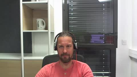 Snapshot of moi9876543210 chatting on 27, 4, 2026 Julien online show from 27, 4, 2026