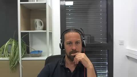 Snapshot of moi9876543210 chatting on 28, 5, 2026 Julien online show from 28, 5, 2026