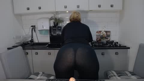 erika online show from 19, 9, 2025