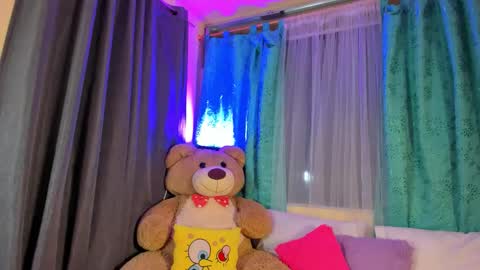 M o L l i E  online show from 6, 1, 2026