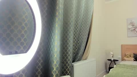 Snapshot of molly_555 chatting on 15, 12, 2025 Sima online show from 15, 12, 2025