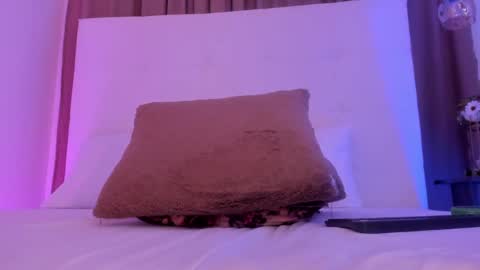 Snapshot of molly_beckers chatting on 15, 10, 2025 online show from 15, 10, 2025