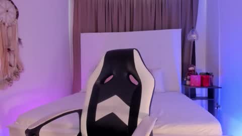 Snapshot of molly_beckers chatting on 18, 11, 2025 online show from 18, 11, 2025