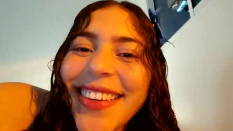 Snapshot of molly_g18 chatting on 4, 11, 2025 MARIANA online show from 4, 11, 2025