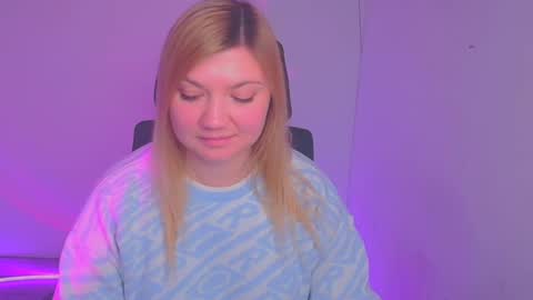 Snapshot of molly_moree chatting on 7, 1, 2025 Molly online show from 7, 1, 2025