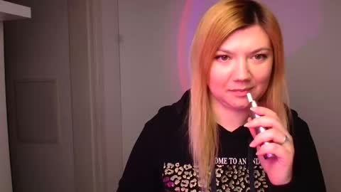 Snapshot of molly_moree chatting on 8, 1, 2025 Molly online show from 8, 1, 2025