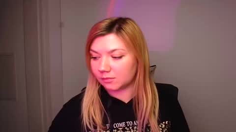 Snapshot of molly_moree chatting on 8, 1, 2025 Molly online show from 8, 1, 2025