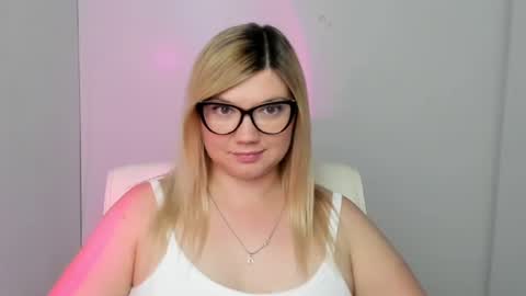 Snapshot of molly_moree chatting on 12, 9, 2025 Molly online show from 12, 9, 2025