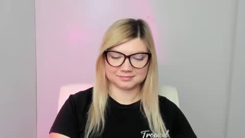 Snapshot of molly_moree chatting on 13, 9, 2025 Molly online show from 13, 9, 2025