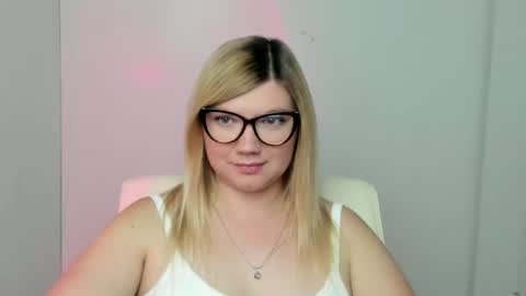 Snapshot of molly_moree chatting on 18, 9, 2025 Molly online show from 18, 9, 2025