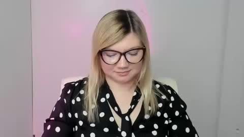 Snapshot of molly_moree chatting on 10, 10, 2025 Molly online show from 10, 10, 2025