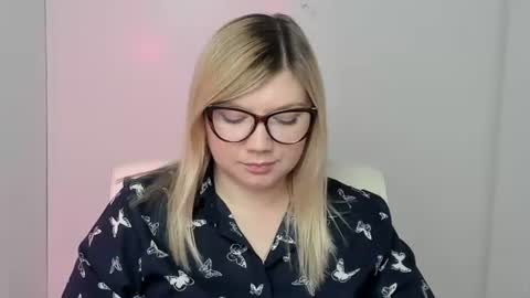 Snapshot of molly_moree chatting on 12, 10, 2025 Molly online show from 12, 10, 2025