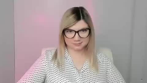 Snapshot of molly_moree chatting on 19, 10, 2025 Molly online show from 19, 10, 2025