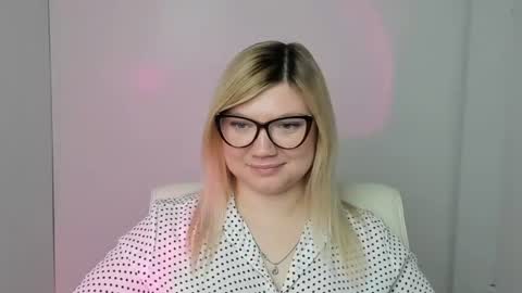 Snapshot of molly_moree chatting on 5, 11, 2025 Molly online show from 5, 11, 2025