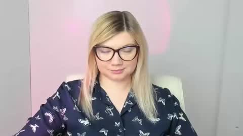 Snapshot of molly_moree chatting on 10, 11, 2025 Molly online show from 10, 11, 2025