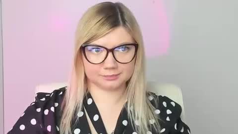 Snapshot of molly_moree chatting on 11, 11, 2025 Molly online show from 11, 11, 2025