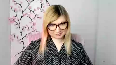 Snapshot of molly_moree chatting on 15, 12, 2025 Molly online show from 15, 12, 2025