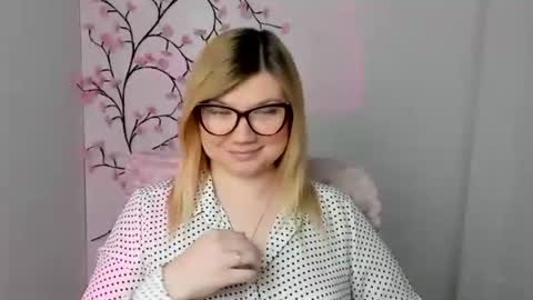 Molly online show from 10, 4, 2026