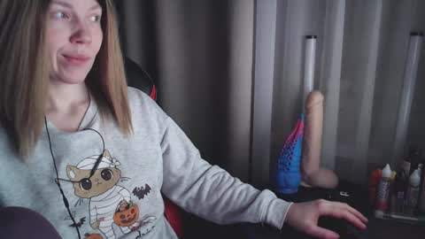 I have new photos come and see with love Molly online show from 20, 2, 2025