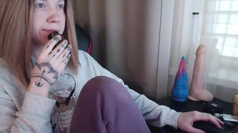 I have new photos come and see with love Molly online show from 1, 3, 2025