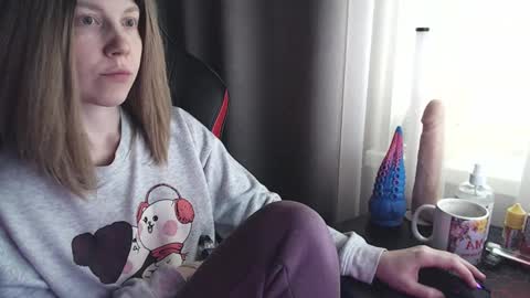 I have new photos come and see with love Molly online show from 3, 3, 2025