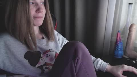 I have new photos come and see with love Molly online show from 4, 3, 2025