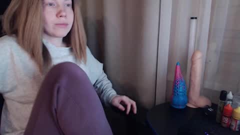 I have new photos come and see with love Molly online show from 6, 3, 2025