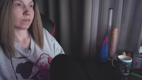 I have new photos come and see with love Molly online show from 12, 3, 2025