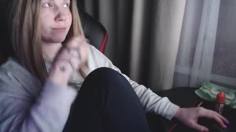 I have new photos come and see with love Molly online show from 1, 12, 2025