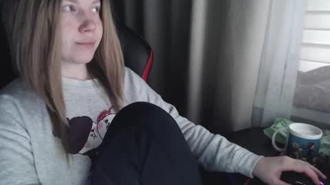 I have new photos come and see with love Molly online show from 4, 12, 2025