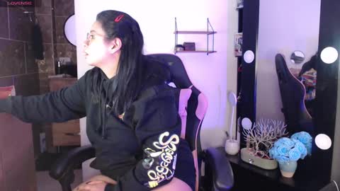 Snapshot of molly_shake chatting on 8, 1, 2025 Molly online show from 8, 1, 2025