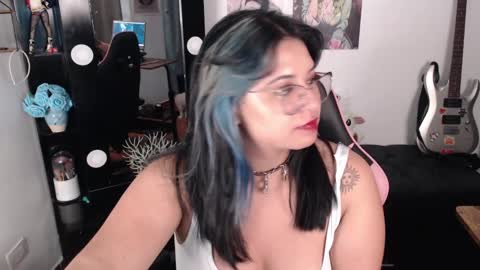 Snapshot of molly_shake chatting on 7, 2, 2025 Molly online show from 7, 2, 2025