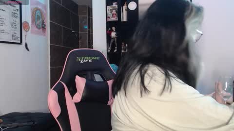 Snapshot of molly_shake chatting on 20, 9, 2025 Molly online show from 20, 9, 2025