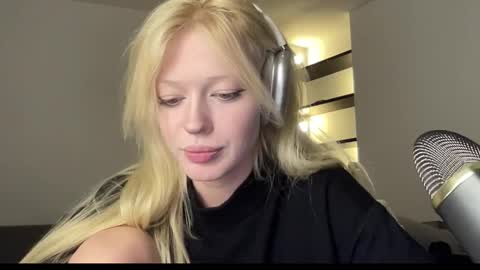 Snapshot of mollycodle chatting on 7, 11, 2025 Goddess Katherine online show from 7, 11, 2025