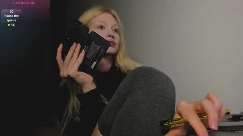 Snapshot of mollycodle chatting on 17, 12, 2025 Goddess Katherine online show from 17, 12, 2025