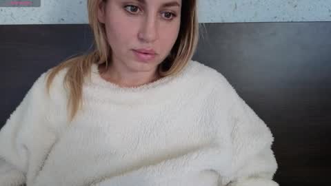 Snapshot of mollyforyou chatting on 16, 12, 2025 Nica follow me online show from 16, 12, 2025