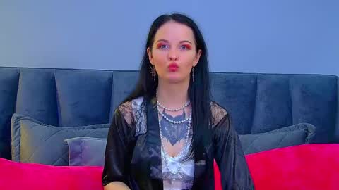 Molly online show from 4, 11, 2025