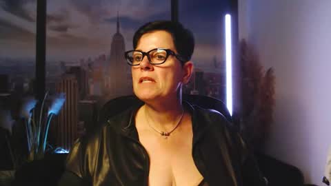Snapshot of mollysun chatting on 8, 9, 2025 MollySun Nina Randmann online show from 8, 9, 2025