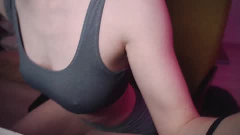 Snapshot of mollytucker chatting on 22, 2, 2025 mollytucker online show from 22, 2, 2025