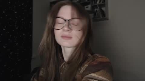 Snapshot of mollytucker chatting on 5, 3, 2025 mollytucker online show from 5, 3, 2025