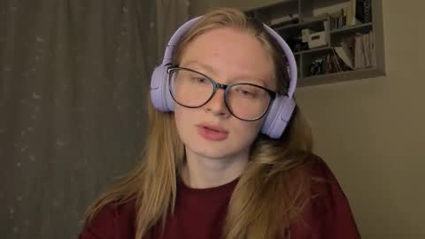 Snapshot of mollytucker chatting on 18, 9, 2025 mollytucker online show from 18, 9, 2025