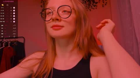 Snapshot of mollytucker chatting on 17, 10, 2025 mollytucker online show from 17, 10, 2025