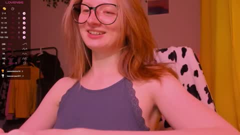 Snapshot of mollytucker chatting on 21, 12, 2025 mollytucker online show from 21, 12, 2025