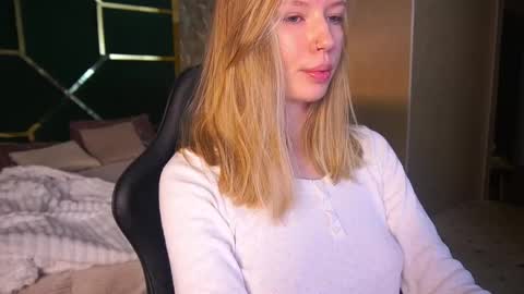 Snapshot of mollyymayy chatting on 7, 5, 2026 mollyymayy online show from 7, 5, 2026