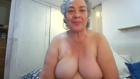 Snapshot of mom_is_wet chatting on 21, 6, 2026 nativa online show from 21, 6, 2026