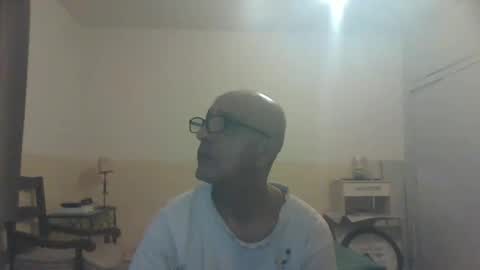 moment71200 online show from 4, 1, 2025