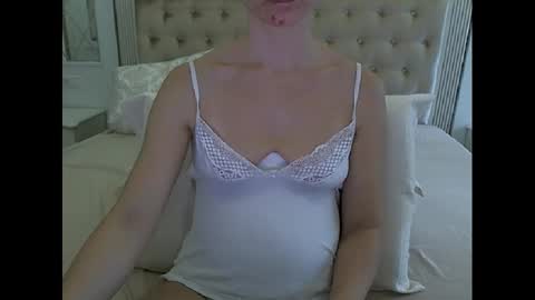 Snapshot of mommy4y chatting on 18, 12, 2024 Amy online show from 18, 12, 2024