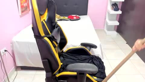Snapshot of mommy_whore_slut chatting on 24, 12, 2024 call me slut online show from 24, 12, 2024